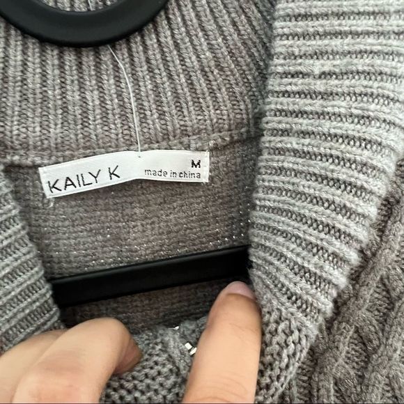 NWT Kaily K women Zip Up Gray silver cable knit sweater, Size Medium - Picture 11 of 11